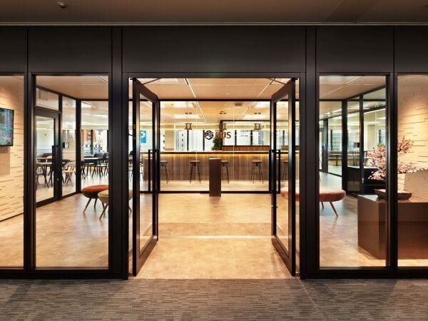 駅から徒歩5分のオフィスです。2020年に移転し、リニューアルしました。