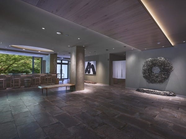 館内には作品展示も多数ありアート好きな方にもオススメ