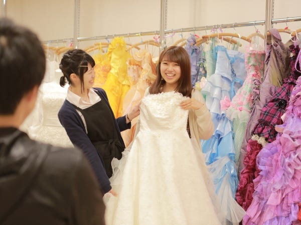 着物・ドレス、お子様向けのお洋服などなど…衣裳選びも楽しさの一つです！