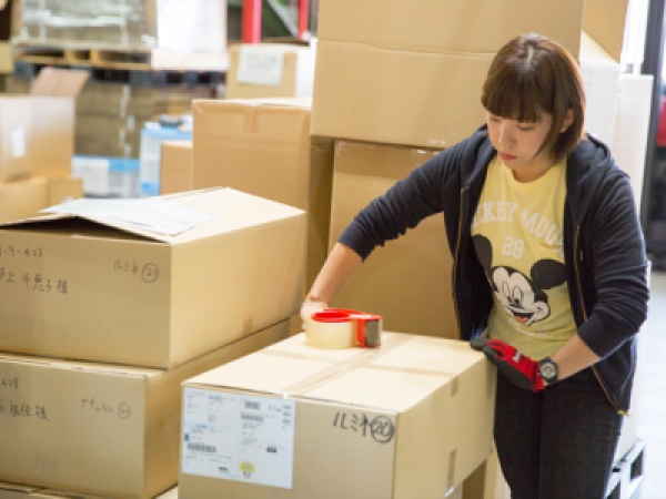 倉庫内作業風景