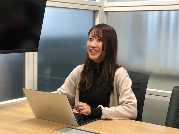 社内には、Web会議専用のサイレントブースや、360度AI追跡機能付きの会議用カメラなど、Webでの定例会のための設備も充実しています！