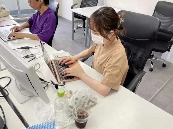 最初は先輩がOJT的に教えながら進めていきます！