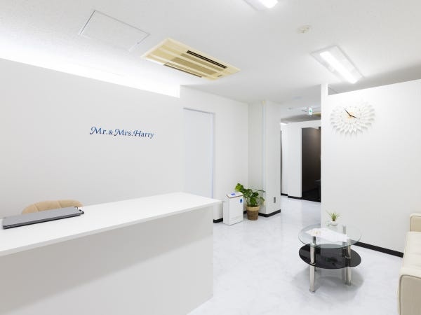 白を基調にした清潔感ある院内