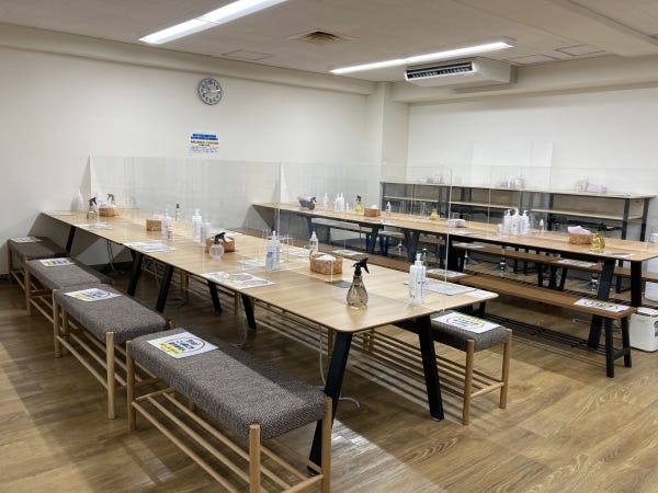 休憩室です。冷蔵庫、電子レンジあります。