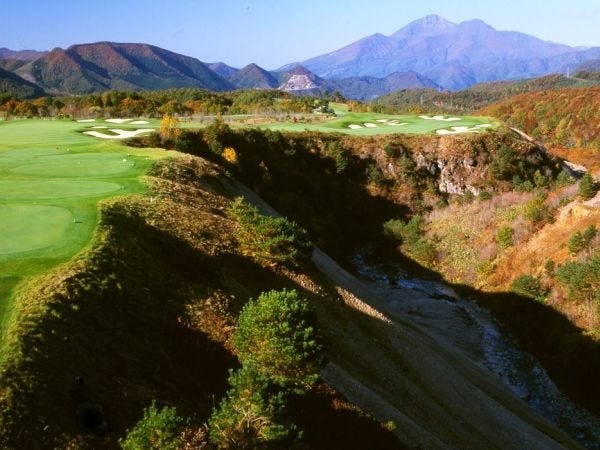 ゴルフ場レストランサービススタッフ募集！未経験歓迎、猪苗代町勤務