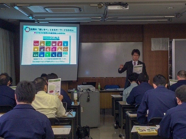 必要に応じて社内研修を実施しています。外部研修に対しても積極的に支援しています。