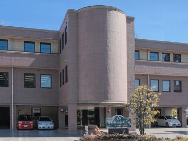 櫻井木材社屋。2Fが営業部事務所となっております。