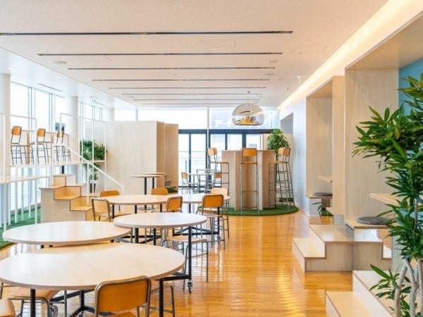 眺望の良いラウンジが利用できます。