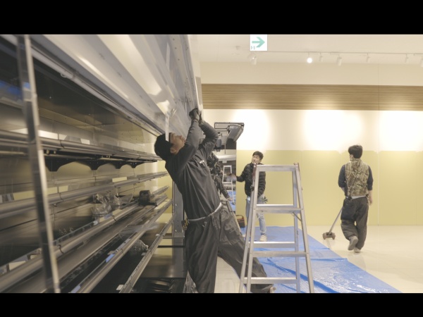 図面通り並べ水平を取りながらボルトで連結していきます。