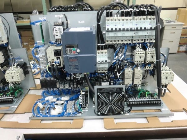 精密機器組立・配線業務スタッフ