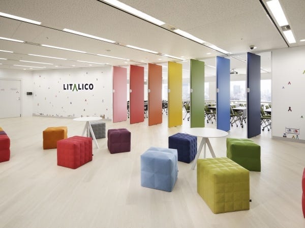 設備の整った快適なオフィスでご勤務いただけます。駅チカなので雨の日の通勤もラクラク！