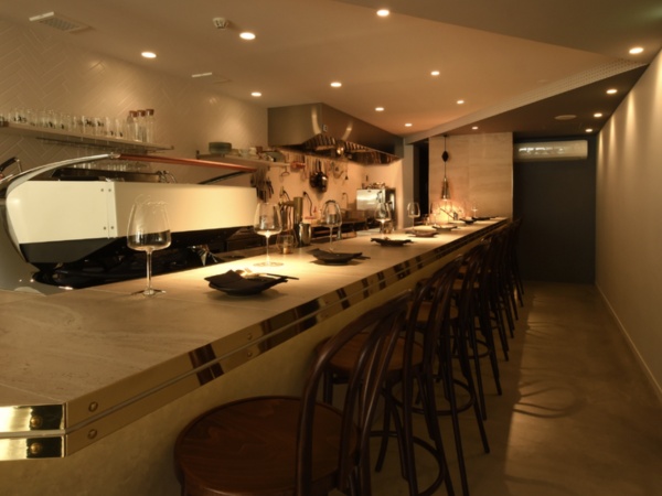 ホールスタッフ