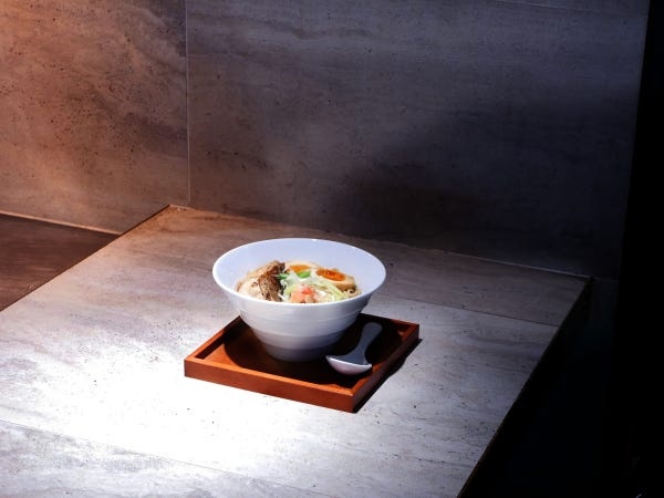 ホールスタッフ