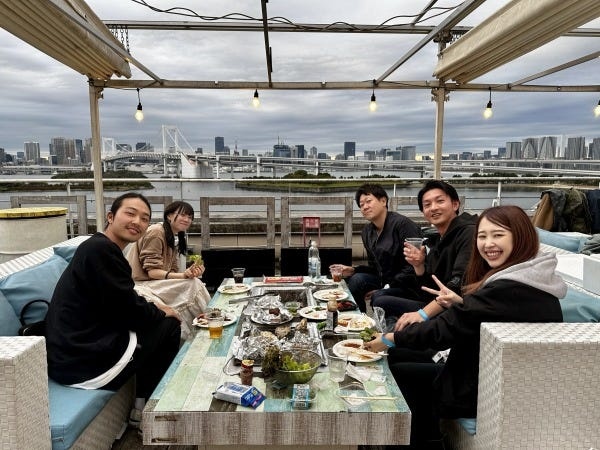 社内イベントも活発です。BBQは毎年数回開催しています。他にも野球観戦やフットサル等もやっています。参加はもちろん全て任意です！