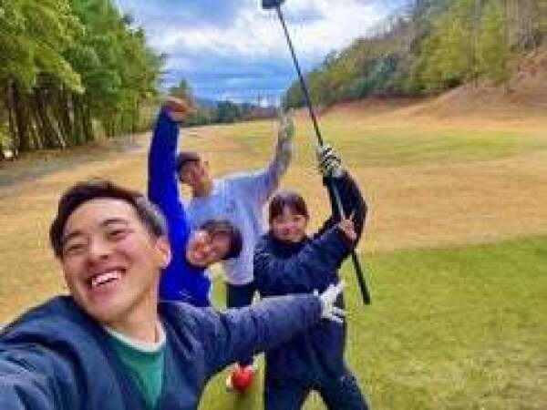 ゴルフ場までは送迎あり！ネイル・髪型&髪色自由♪