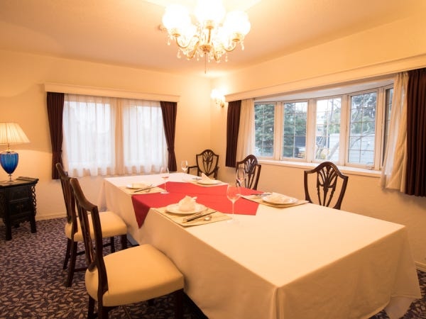 中華レストラン｜スーパーバイザー募集｜お客様対応・予約受付