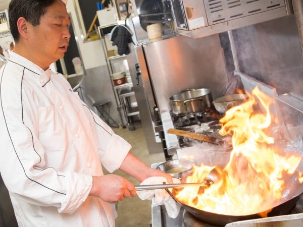 中華レストラン｜スーパーバイザー募集｜お客様対応・予約受付