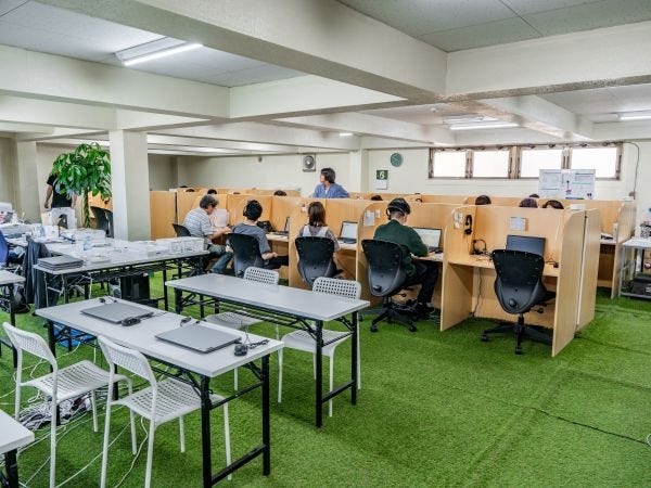 1人1ブースで仕切られているので隣を気にせず広々と仕事ができます！