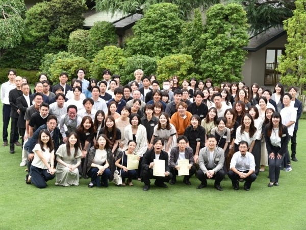 アガルートアカデミーを支える仲間たち。私たちは、学びの力で人の可能性を広げていきます。