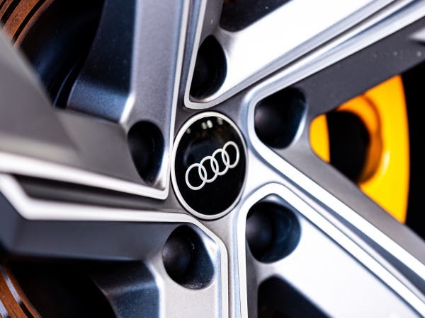 Audi正規ディーラーの洗車スタッフ（未経験歓迎）