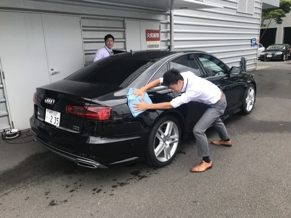 Audi正規ディーラーの洗車スタッフ（未経験歓迎）