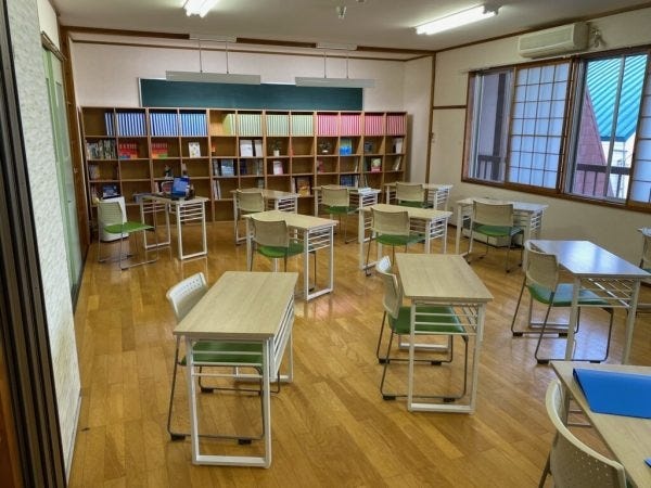 個別指導ブース。勉強する内容は生徒によって様々。それぞれの夢に向かって一生懸命に勉強しています。