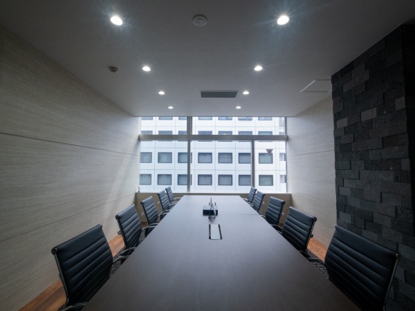 【会議室】オフィスは7階♪見渡しの良い景色で仕事に取り組めます！