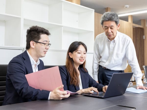 太陽光発電所建設サポート/電気設備施工管理（普通免許OK）