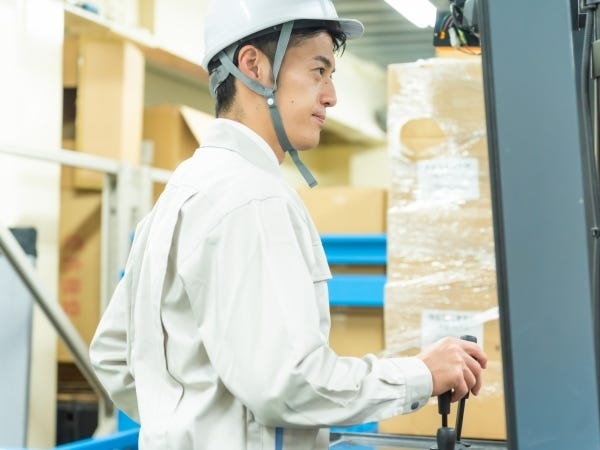 フォークリフトオペレーター・フォークリフトオペレーター兼倉庫内作業員（車通勤可・以下に当てはまる方は歓迎）