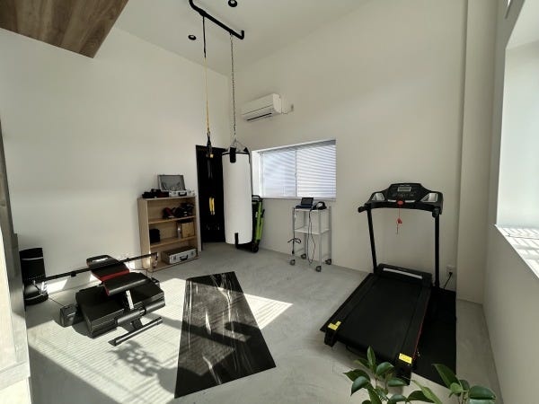 トレーニングルーム、酸素ボックス、超音波治療器、加圧トレーニング機材完備いつでも利用可能です！