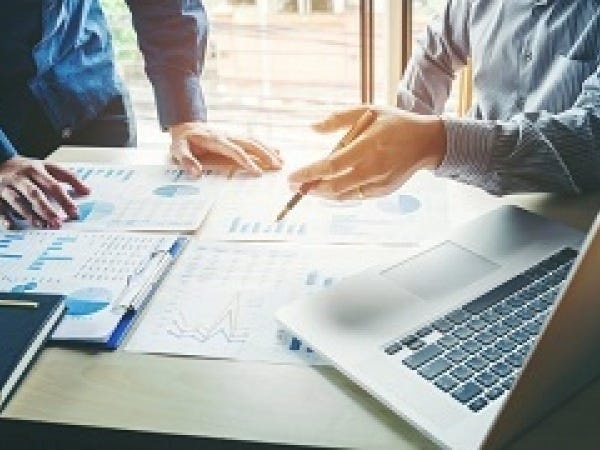 現役エンジニアからのマンツーマンの研修指導を提供するなど、会社全体であなたをサポートします。