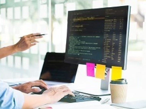 Slackなどを活用して、現場が違う社員同士でもいつでも交流ができます。