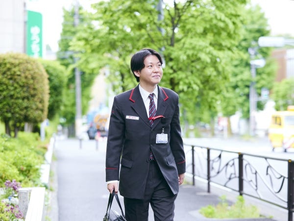 日本郵政グループは「日本郵便」「ゆうちょ銀行」「かんぽ生命保険」の3つの事業を展開。地域のお客さまの暮らしを守っています。