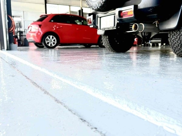 ピット整備作業補助・自動車整備作業補助（普通自動車免許・MTあれば尚可）