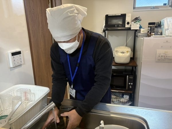 お皿洗いや料理、施設内の掃除なども行っていただきます！