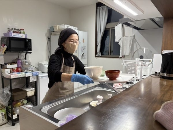 お料理は、クックデリというものを使用しております。一から調理するのではなく解凍して提供していただくので料理が苦手な方でも大歓迎です♪