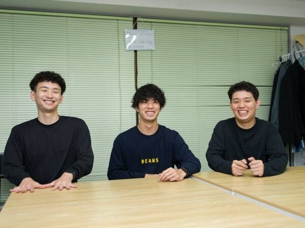 一緒に働くメンバーです。和気あいあいとした雰囲気で、競争しながらも楽しく勤務しています。