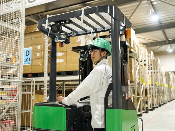 新しい綺麗な倉庫での勤務です★