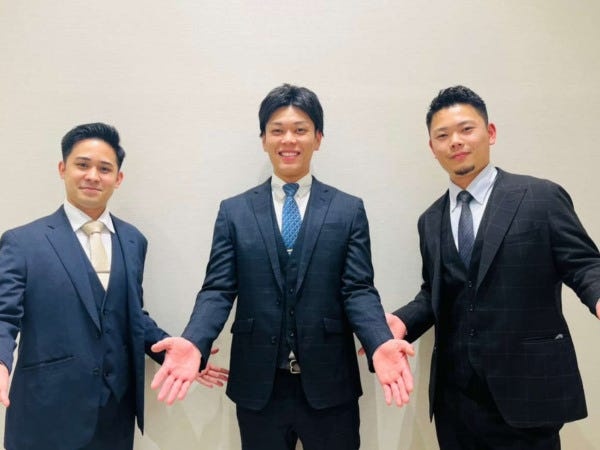 社長を含め全員が20代・30代と年齢が近い当社。コミュニケーションを取りやすく、店長候補として早期のステップアップも目指せます。