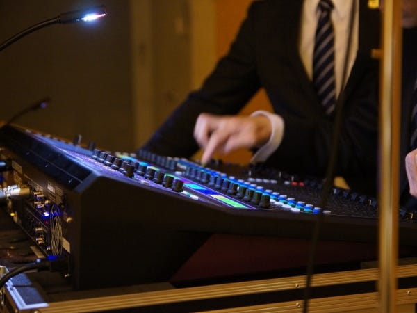 音響照明テクニカルスタッフ・元番組制作スタッフ（各種手当有・業種未経験）