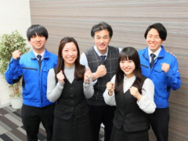 チームで連携を取りながら目標達成に向けて一緒に業務を遂行していきます。困ったことがあればいつでも頼れる環境ですので、ご安心ください◎