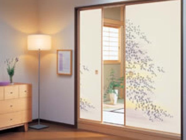 「ふすま紙」の販売からスタートした当社。お客様のニーズに合わせて商品ラインナップを増やしていき、今では5万点もの商品を扱っています。