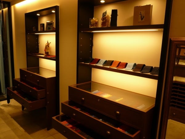 イタリア製アパレル販売スタッフ（企画・EC運営）/未経験歓迎