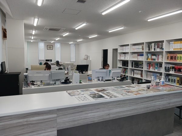 新しいオフィスでメンバー７名、快適に仕事に励んでいます！