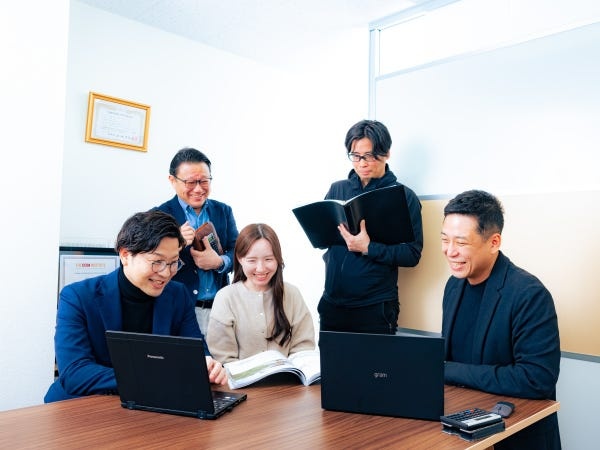 企画案件が契約に進む際に、賃貸管理も含めた打ち合わせを行います。本来は集まって行う事はほぼありませんが・・・イメージです（笑）