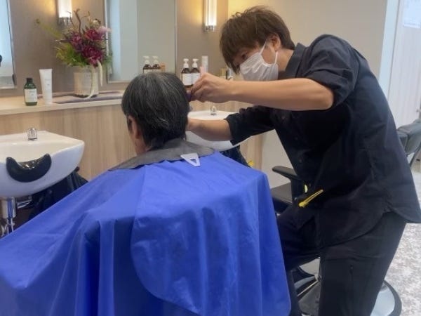 普段、美容室に気軽に行けない利用者様から「ありがとう」という言葉や気持ちをダイレクトに受け取る事ができます