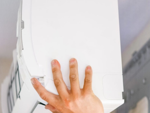 エアコンクリーニング補助スタッフ募集！未経験歓迎