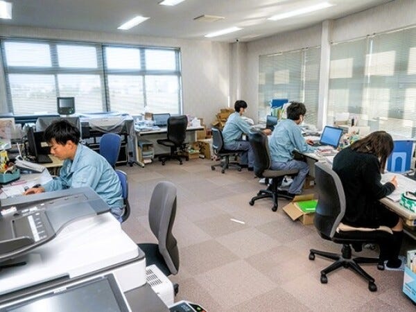 【図面作成】CADを使い、土台となる設計図を現場用の図面に書き起こします。