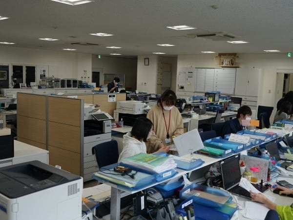 事務所内の様子です。オン・オフがはっきりしている職場です。