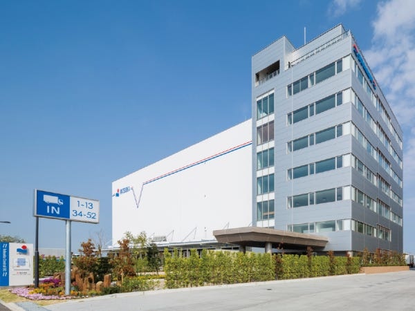 弊社の冷蔵冷凍倉庫は、総貯蔵能力国内トップレベルです。実際に見るとその大きさに驚くと思います。